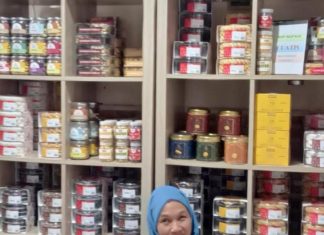 Jelang Lebaran, Penjual Kue Kering di Sidoarjo Panen Rezeki