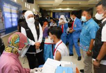 Usai Libur Lebaran, Gubernur Khofifah Imbau Seluruh Kabupaten/Kota di Jatim Segera Genjot Percepatan Vaksinasi Dosis Kedua dan Ketiga