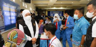 Usai Libur Lebaran, Gubernur Khofifah Imbau Seluruh Kabupaten/Kota di Jatim Segera Genjot Percepatan Vaksinasi Dosis Kedua dan Ketiga