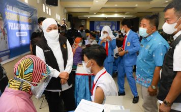 Usai Libur Lebaran, Gubernur Khofifah Imbau Seluruh Kabupaten/Kota di Jatim Segera Genjot Percepatan Vaksinasi Dosis Kedua dan Ketiga
