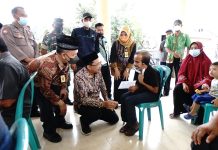 Bupati Sidoarjo Serahkan Bantuan Biaya Hidup kepada 21 warga Klantingsari Tarik