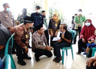 Bupati Sidoarjo Serahkan Bantuan Biaya Hidup kepada 21 warga Klantingsari Tarik