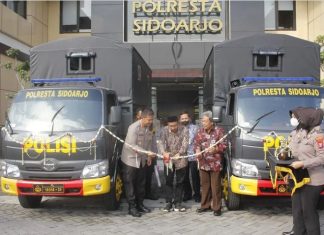 Jaga Kamtibmas Tetap Kondusif, Pemkab Sidoarjo Bantu Polresta Sidoarjo 2 Truk Operasional