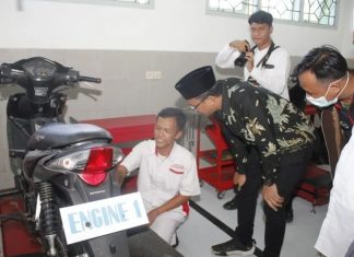 Resmikan Ruang Praktek dan Laboratorium SMK Islam Krembung, Bupati Gus Muhdlor Berharap Ada Kelanjutan Kerjasama Penempatan Kerja
