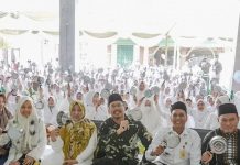 Hadiri Kubro Muslimat Taman, Gus Muhdlor Bagi-bagi Panci agar Produk Lokal Laris