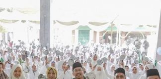 Hadiri Kubro Muslimat Taman, Gus Muhdlor Bagi-bagi Panci agar Produk Lokal Laris