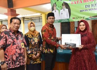 Gus Muhdlor Tutup Pelatihan Tata Rias Salon dan Barista di Dua Kecamatan Sekaligus