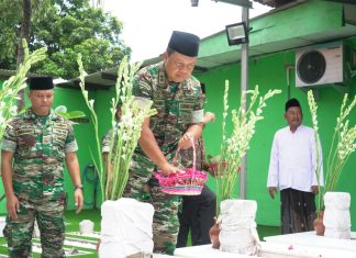 Pangdam V/Brawijaya Lanjutkan Revitalisasi Pembangunan Makam Auliya’ di Asrama Gupusjat Optronik II Puspalad Pangdam V/Brawijaya Lanjutkan Revitalisasi Pembangunan Makam Auliya’ di Asrama Gupusjat Optronik II Puspalad