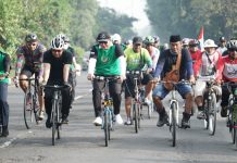 Harjasda 164 Momen Tepat Wakil Bupati Sidoarjo H. Subandi Menyampaikan Pajak Sidoarjo Tahun 2022 Naik 18,4 % Harapan besar dengan adanya program ini menumbuhkan dan memupuk kesadaran masyarakat dalam memenuhi kewajibannya untuk membayar pajak daerah. (Mas/Kominfo)