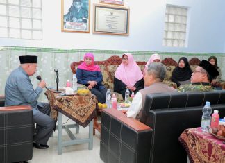 Beri Apresiasi dan Penguatan, Gubernur Khofifah Dorong Pemantapan Ekosistem Pembelajaran di Kampung Inggris Pare Kediri Beri Apresiasi dan Penguatan, Gubernur Khofifah Dorong Pemantapan Ekosistem Pembelajaran di Kampung Inggris Pare Kediri