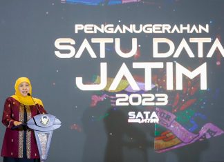 Saat SATA Jatim Award 2023, Gubernur Khofifah Sebut Integrasi Data Jadi Kunci Efisiensi dan Transparansi Pembangunan Daerah Saat SATA Jatim Award 2023, Gubernur Khofifah Sebut Integrasi Data Jadi Kunci Efisiensi dan Transparansi Pembangunan Daerah