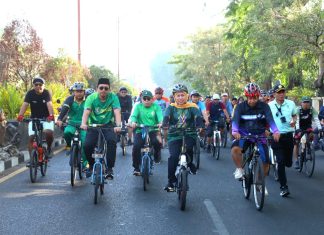Sambut Porprov VIII Tahun 2023, Gubernur Khofifah Ikuti Gowes Gemilang Bareng Masyarakat Sidoarjo Sambut Porprov VIII Tahun 2023, Gubernur Khofifah Ikuti Gowes Gemilang Bareng Masyarakat Sidoarjo