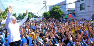 Jalan Sehat Bersama Ribuan Masyarakat Banyuwangi, Gubernur Khofifah : Media Membangun Persaudaraan dan Persatuan di Tahun Politik Jalan Sehat Bersama Ribuan Masyarakat Banyuwangi, Gubernur Khofifah : Media Membangun Persaudaraan dan Persatuan di Tahun Politik (foto : ist)
