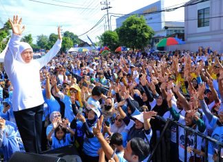 Jalan Sehat Bersama Ribuan Masyarakat Banyuwangi, Gubernur Khofifah : Media Membangun Persaudaraan dan Persatuan di Tahun Politik Jalan Sehat Bersama Ribuan Masyarakat Banyuwangi, Gubernur Khofifah : Media Membangun Persaudaraan dan Persatuan di Tahun Politik (foto : ist)