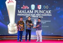 Berhasil Wujudkan Pemilu di Jatim Aman dan Kondusif, Pj. Gubernur Adhy Terima Prapanca Award 2024 Berhasil Wujudkan Pemilu di Jatim Aman dan Kondusif, Pj. Gubernur Adhy Terima Prapanca Award 2024