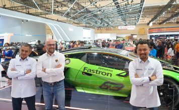 Gaungkan World Class Partnership, Pertamina Lubricants Juga Mengalami Peningkatan di Pasar Domestik (Dari kiri ke kanan) Werry Prayogi, Direktur Utama PT Pertamina Lubricants, Giorgio Sanna, Head of Motorsport Lamborghini, Mars Ega Legowo Putra, Direktur Pemasaran Regional PT Pertamina Patra Niaga