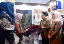 Pj. Ketua Dekranasda Jatim Bangga Kain Batik Tuban Diborong Ibu Negara Pj. Ketua Dekranasda Jatim Bangga Kain Batik Tuban Diborong Ibu Negara (foto : ist)