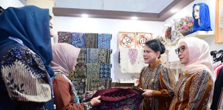 Pj. Ketua Dekranasda Jatim Bangga Kain Batik Tuban Diborong Ibu Negara Pj. Ketua Dekranasda Jatim Bangga Kain Batik Tuban Diborong Ibu Negara (foto : ist)