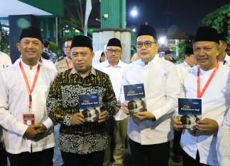 Pj. Gubernur Adhy Lepas 366 Jamaah Haji Kloter Pertama Embarkasi Surabaya, Pesankan Jaga Ketahanan Fisik dan Mental Pj. Gubernur Adhy Lepas 366 Jamaah Haji Kloter Pertama Embarkasi Surabaya, Pesankan Jaga Ketahanan Fisik dan Mental