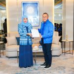 PAN Resmi Serahkan SK Rekom Pilgub Jatim 2024 untuk Khofifah-Emil PAN Resmi Serahkan SK Rekom Pilgub Jatim 2024 untuk Khofifah-Emil, Khofifah: Alhamdulillah Dukungan Parpol Semakin Solid (foto : ist)
