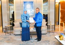 PAN Resmi Serahkan SK Rekom Pilgub Jatim 2024 untuk Khofifah-Emil PAN Resmi Serahkan SK Rekom Pilgub Jatim 2024 untuk Khofifah-Emil, Khofifah: Alhamdulillah Dukungan Parpol Semakin Solid (foto : ist)
