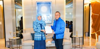 PAN Resmi Serahkan SK Rekom Pilgub Jatim 2024 untuk Khofifah-Emil PAN Resmi Serahkan SK Rekom Pilgub Jatim 2024 untuk Khofifah-Emil, Khofifah: Alhamdulillah Dukungan Parpol Semakin Solid (foto : ist)