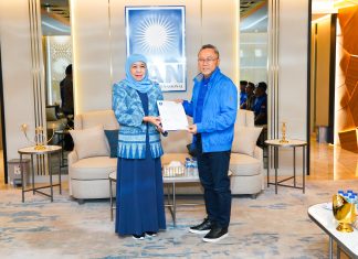 PAN Resmi Serahkan SK Rekom Pilgub Jatim 2024 untuk Khofifah-Emil PAN Resmi Serahkan SK Rekom Pilgub Jatim 2024 untuk Khofifah-Emil, Khofifah: Alhamdulillah Dukungan Parpol Semakin Solid (foto : ist)