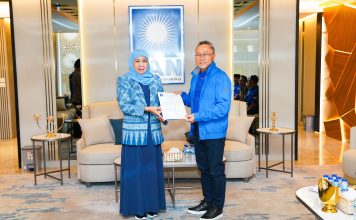 PAN Resmi Serahkan SK Rekom Pilgub Jatim 2024 untuk Khofifah-Emil PAN Resmi Serahkan SK Rekom Pilgub Jatim 2024 untuk Khofifah-Emil, Khofifah: Alhamdulillah Dukungan Parpol Semakin Solid (foto : ist)