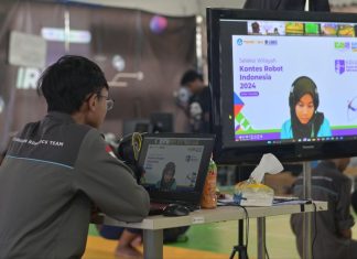 Sabet Enam Juara, Tim Robot ITS Berjaya di KRI 2024 Wilayah II Anggota tim Rivone ITS saat menjalani KRI 2024 Wilayah II secara daring (foto : ist)