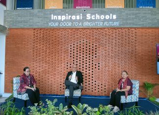 Menghadirkan Sekolah Yang Berkualitas, Inspirasi Schools Sidoarjo Membawa Program Terbaik Dari Singapore Ke Indonesia Jaspal Sidhu selaku Pendiri SIS Group of Schools dan Inspirasi Schools didampingi Kepala Sekolah Inspirasi Schools Sidoarjo -didampingi (kanan) Bibie Nariswari dan Koordinator Akademik Inspirasi Schools - Indri Savitri (kiri)(dokpri)