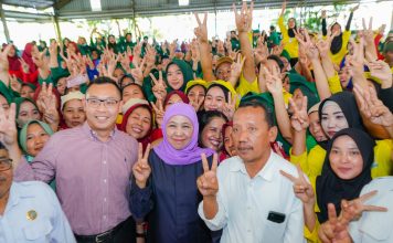 Pekerja Jatim Siap Menangkan Khofifah, Bentuk Terima Kasih Kuota Pendidikan Khusus Anak Buruh Pekerja Jatim Siap Menangkan Khofifah , Bentuk Terima Kasih Kuota Pendidikan Khusus Anak Buruh (foto : ist)