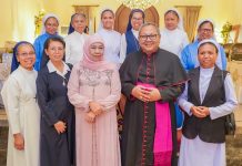 Open House Lebaran Hari Kedua di Kediaman Gubernur Khofifah, Hadir Uskup Surabaya RD Agustinus Tri Budi Utomo dan Para Suster Open House Lebaran Hari Kedua di Kediaman Gubernur Khofifah, Hadir Uskup Surabaya RD Agustinus Tri Budi Utomo dan Para Suster (foto : ist)
