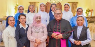 Open House Lebaran Hari Kedua di Kediaman Gubernur Khofifah, Hadir Uskup Surabaya RD Agustinus Tri Budi Utomo dan Para Suster Open House Lebaran Hari Kedua di Kediaman Gubernur Khofifah, Hadir Uskup Surabaya RD Agustinus Tri Budi Utomo dan Para Suster (foto : ist)