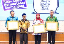 Gubernur Khofifah Terima Penghargaan Menteri Dikdasmen Atas Kinerja Tinggi UKBI 2021-2024 Gubernur Khofifah Terima Penghargaan Menteri Dikdasmen Atas Kinerja Tinggi UKBI 2021-2024 (foto : ist)