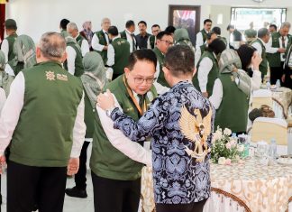 Di Hadapan Kepala LAN RI dan Asdep Kemenpan-RB, Sekdaprov Adhy Tegaskan Komitmen Pemprov Jatim Wujudkan Reformasi Birokrasi Lewat Inovasi Di Hadapan Kepala LAN RI dan Asdep Kemenpan-RB, Sekdaprov Adhy Tegaskan Komitmen Pemprov Jatim Wujudkan Reformasi Birokrasi Lewat Inovasi (foto : ist)