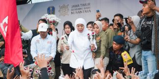 Gubernur Khofifah Bersama Ribuan Buruh se Jatim Sepakati 17 Tuntutan di Hari Buruh Internasional Gubernur Khofifah Bersama Ribuan Buruh se Jatim Sepakati 17 Tuntutan di Hari Buruh Internasional (foto : ist)