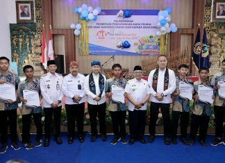 Wagub Jatim Emil Dardak Serahkan SK Pengurangan Masa Pidana Bagi 121 Anak Binaan LPKA Kelas I Blitar Wagub Jatim Emil Dardak Serahkan SK Pengurangan Masa Pidana bagi 121 Anak Binaan LPKA Kelas I Blitar (foto : ist)