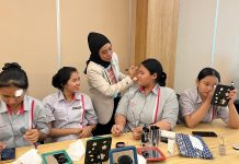 Grooming Class ala Hotel Estetik di Sidoarjo, Biar Siswa Magang Lebih Siap dan Percaya Diri Grooming Class ala Hotel Estetik di Sidoarjo, Biar Siswa Magang Lebih Siap dan Percaya Diri (foto : ist)