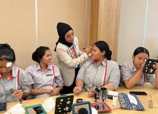 Grooming Class ala Hotel Estetik di Sidoarjo, Biar Siswa Magang Lebih Siap dan Percaya Diri Grooming Class ala Hotel Estetik di Sidoarjo, Biar Siswa Magang Lebih Siap dan Percaya Diri (foto : ist)