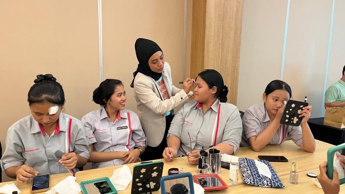 Grooming Class ala Hotel Estetik di Sidoarjo, Biar Siswa Magang Lebih Siap dan Percaya Diri (foto : ist)