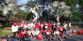 Jelang Hari Kemerdekaan, Staff Premier Place Hotel Gowes Bersama Keliling Surabaya Jelang Hari Kemerdekaan, Staff Premier Place Hotel Gowes Bersama Keliling Surabaya (foto : ist)