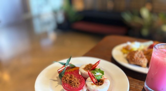 Sajian Spesial Talam Merah Putih Perpaduan Rasa Bandeng, Udang dan Ebi Khas Sidoarjo Sajian Spesial Talam Merah Putih Perpaduan Rasa Bandeng, Udang dan Ebi Khas Sidoarjo (foto : ist)
