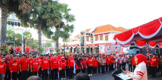 Gubernur Khofifah Berangkatkan 361 Tim Ekspedisi 80 Arjuno, Ajak Rawat Nasionalisme Lewat Kibaran Bendera Merah Putih dan Konservasi Alam