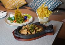 Hot Plate Bandeng Cabai Hijau, Sajian Khas Sidoarjo dengan Sentuhan Modern di Swiss-Belinn Airport Surabaya