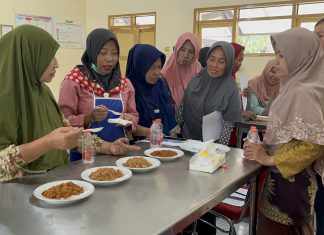 Sulap Limbah Jadi Rupiah, Ibu-Ibu PKK Sidoarjo Didampingi Polije Ciptakan Inovasi Abon Bandeng Bonggol Pisang