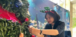 Unik dan Berkelanjutan, Aston Sidoarjo Hadirkan Pohon Natal dari 2025 Bonggol Nanas