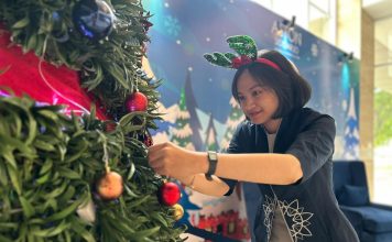 Unik dan Berkelanjutan, Aston Sidoarjo Hadirkan Pohon Natal dari 2025 Bonggol Nanas