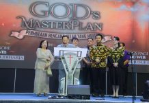 Wagub Emil Safari Kunjungan Sapa Umat Kristiani Merayakan Peringatan Natal Pada Beberapa Gereja Di Surabaya