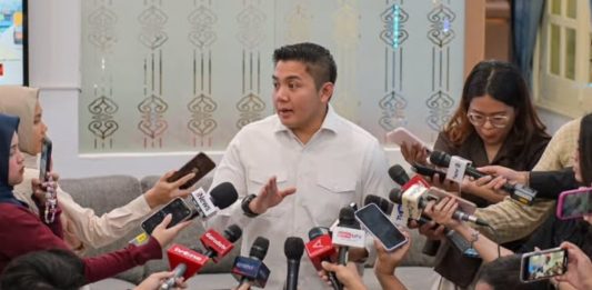 Seskab Teddy Bantah Kabar Prabowo Pakai 2 Pesawat Kepresidenan ke Luar Negeri