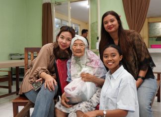 Premier Place Hotel Hangatkan Ramadan Dengan Berbagi Kebahagiaan Bersama Lansia Griya Wreda Surabaya